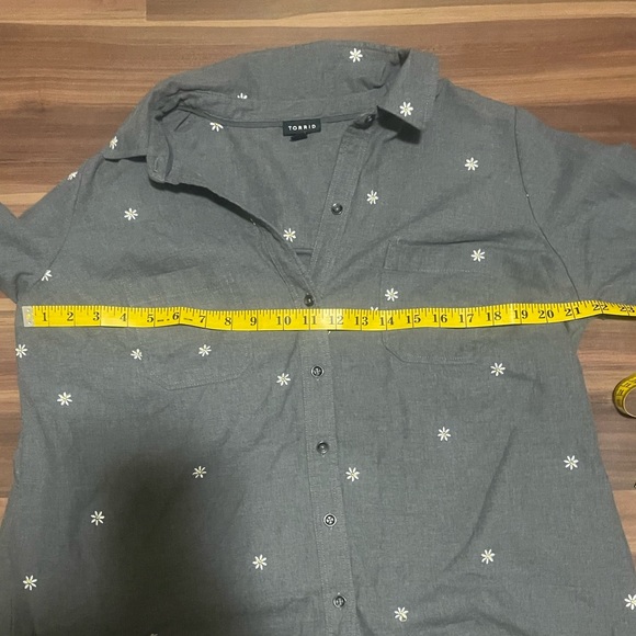 Torrid daisy button down shirt - Picture 15 of 15